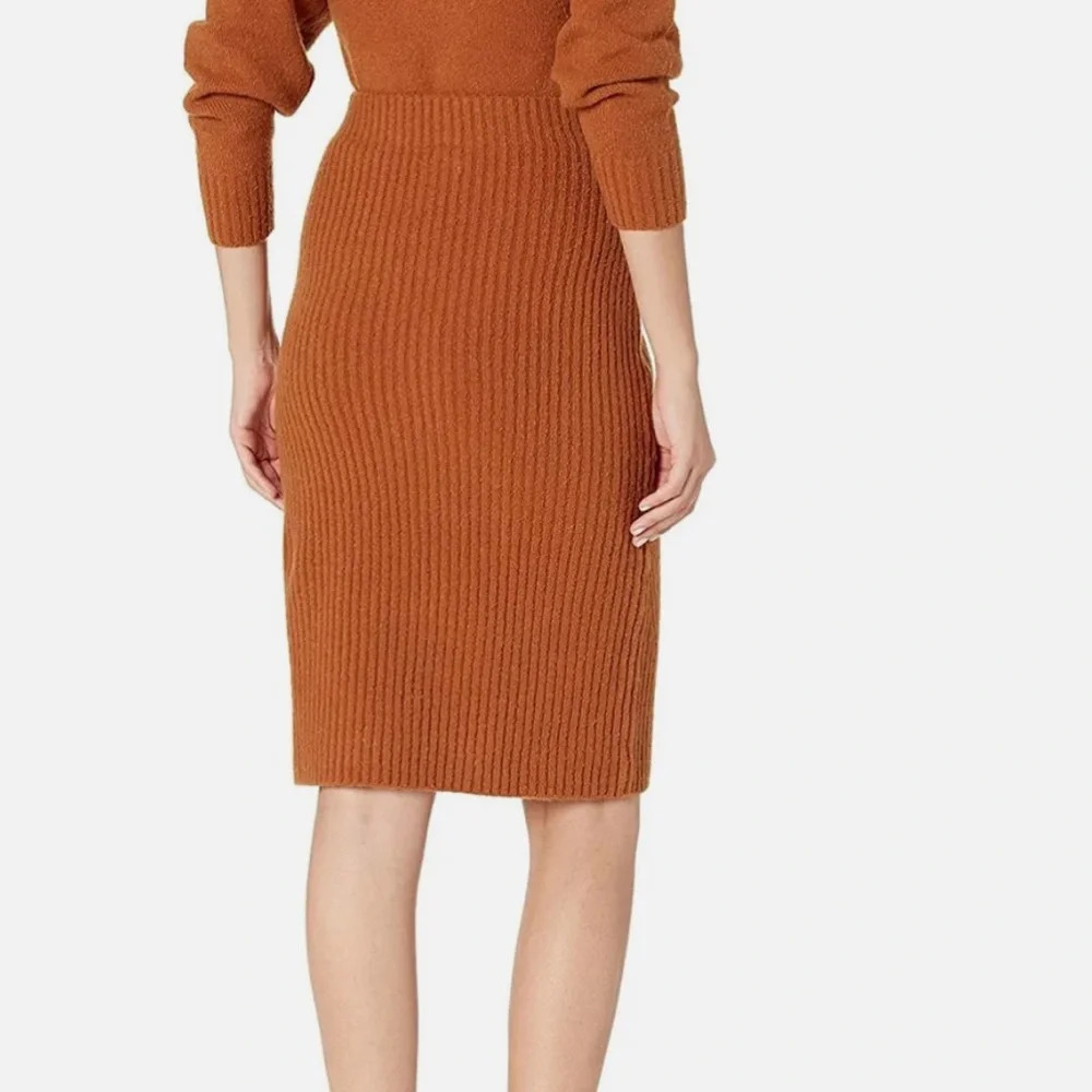 Daily Ritual Women's Cozy Boucle Cropped Crewneck Sweater & Pencil Skirt… - Picture 4 of 13